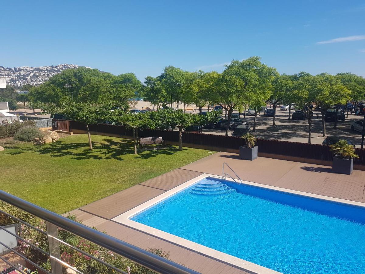 Beautiful Apartment 75M2 With View At The Beach, Pool, Parking Roses Exterior photo